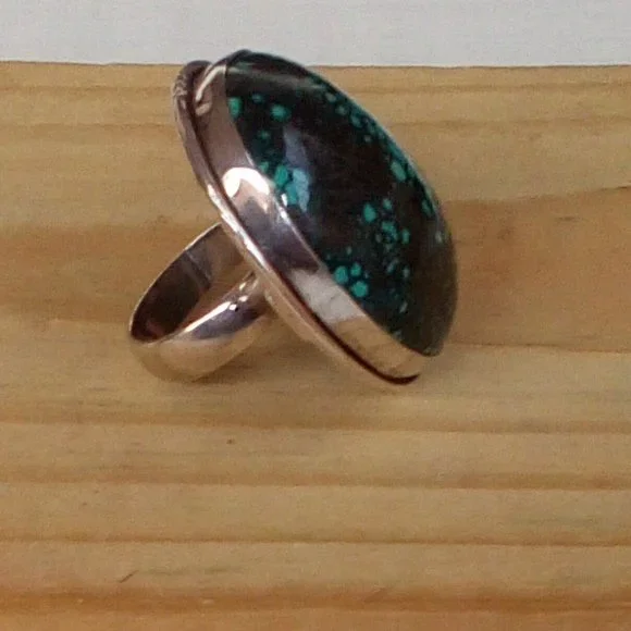 Sterling Silver Turquoise Oval Ring: Size (7) - Picture 3 of 12